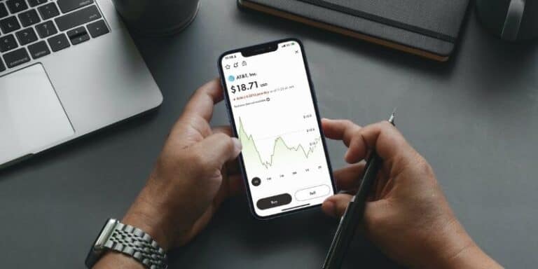 Wealthsimple Trade Review 2024: Pros, Features and Fees